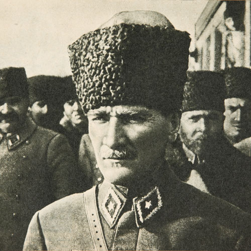 İpek Çalışlar "Mustafa Kemal Atatürk: Mücadelesi ve Özel Hayatı"
