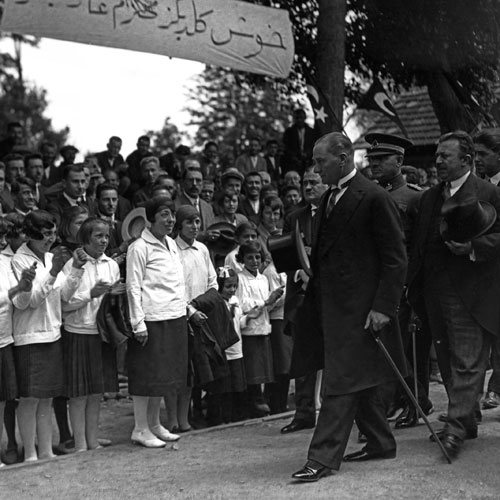 Yapı Kredi Tarihi Arşivi’nden Atatürk Filmleri