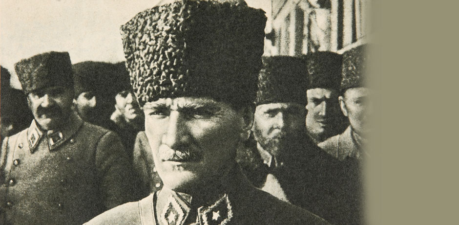 İpek Çalışlar "Mustafa Kemal Atatürk: Mücadelesi ve Özel Hayatı"