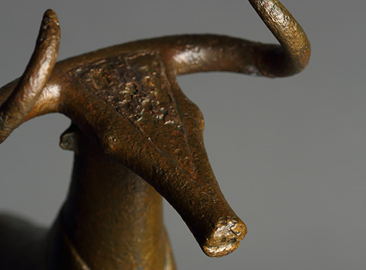 Hatti Dönemi'ne ait gümüş kakmalı tunç boğa heykelciği (Anadolu Medeniyetleri Müzesi Koleksiyonu)