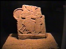 Konya Eski Rum Mezarlığı’ndan insan figürlü mermer mezar taşı. 13. Yüzyıl sonu., Konya İnce Minareli Medrese Taş Eserler Müzesi